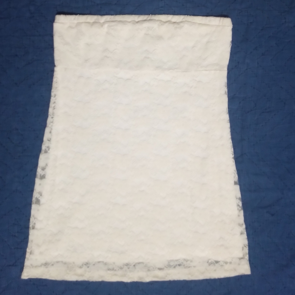 5 for $25 with 5 for $25 items only.  Small Cream lace strapless top.